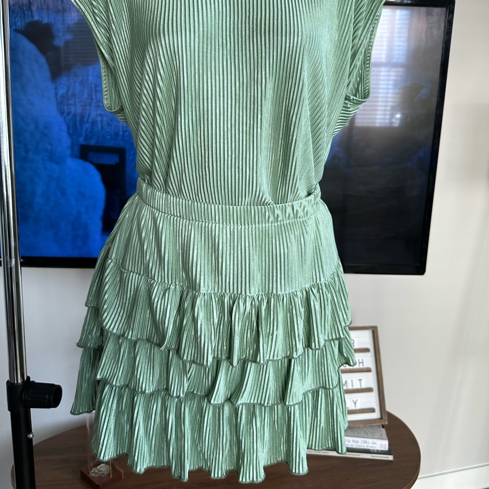 Green Ruffled Skirt Set - Picture 5 of 7